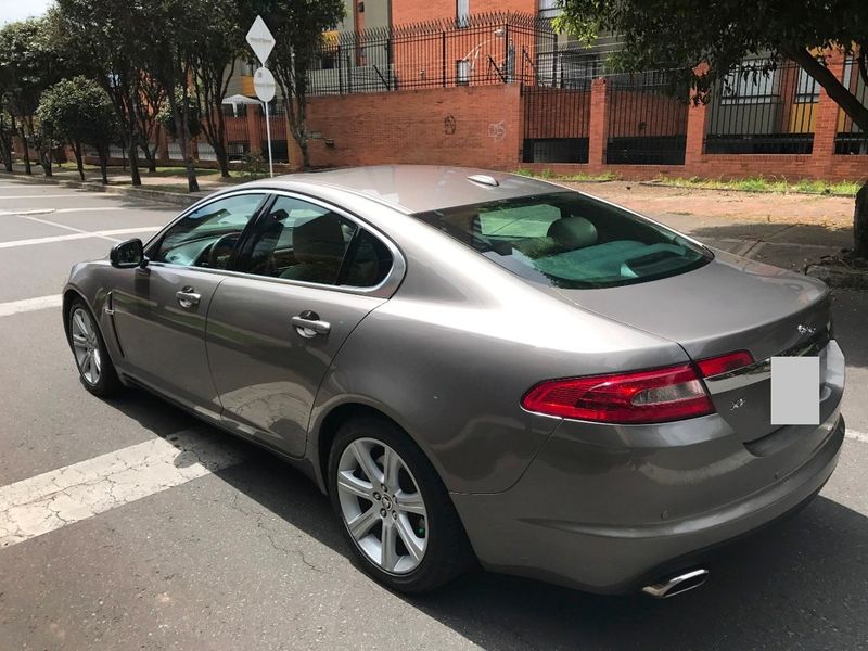 Jaguar XF • 2011 • 130,000 km 4