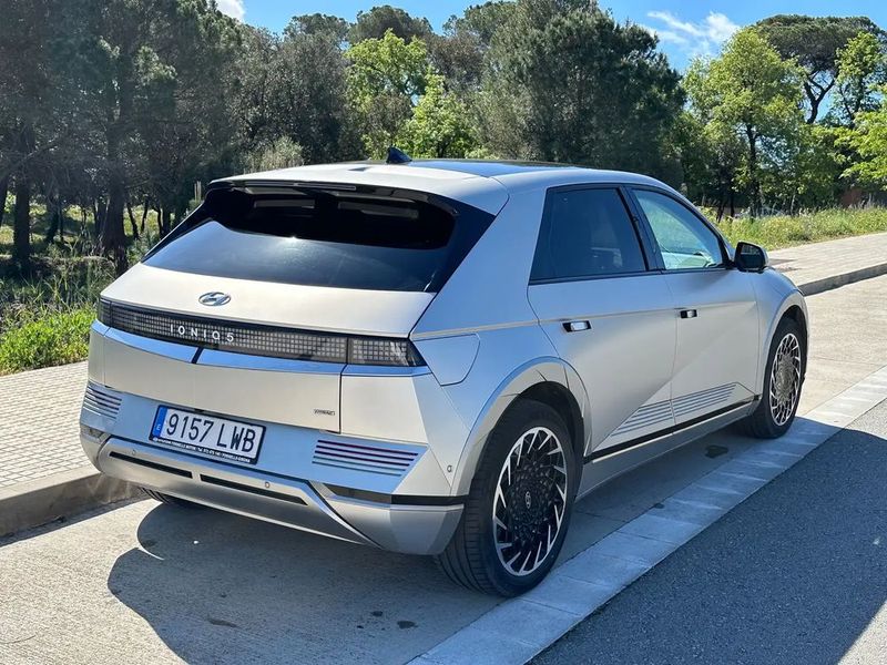 Hyundai Ioniq Electric • 2022 • 42,200 km 4