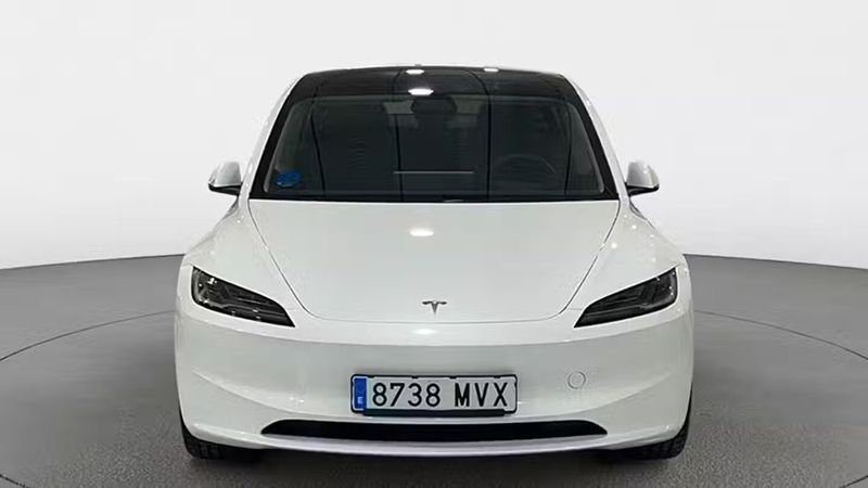 Tesla Model 3 • 2024 • 2,750 km 4