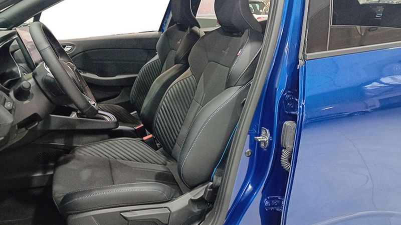 Renault Clio • 2023 • 10,831 km 13