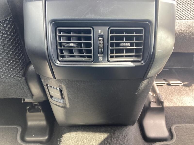 Toyota Land Cruiser • 2020 • 43,764 km 28