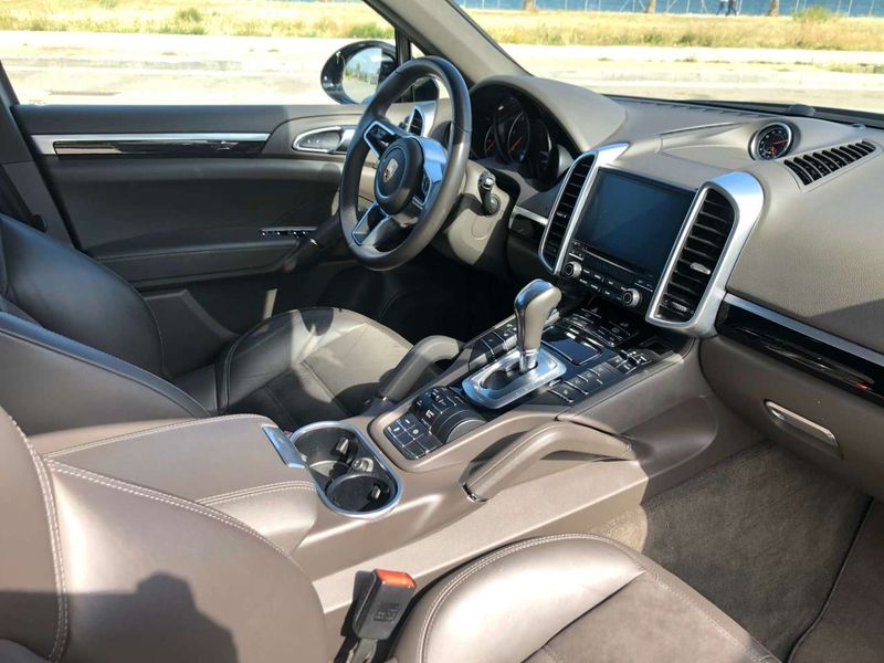 Porsche Cayenne • 2016 • 157,000 km 17