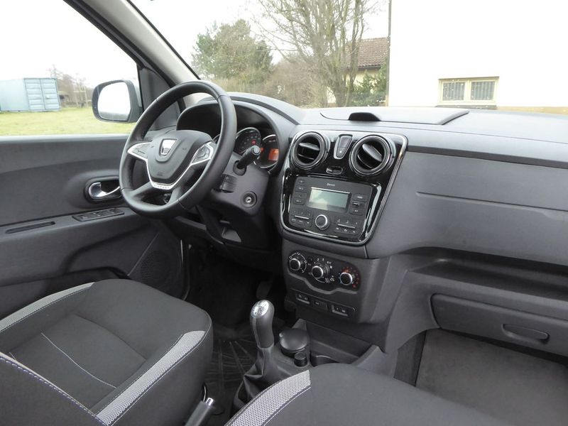 Dacia Lodgy • 2019 • 86,500 km 4