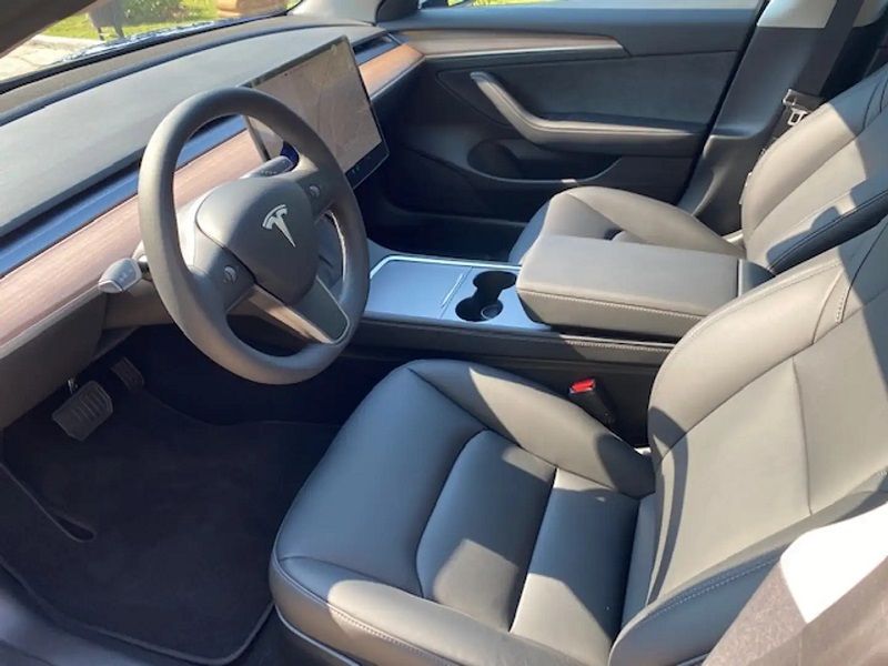 Tesla Model 3 • 2022 • 30,500 km 7