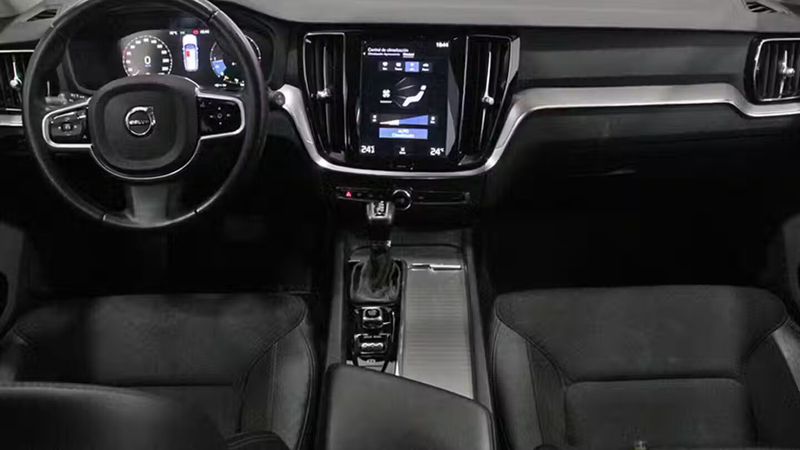 Volvo V60 Cross Country • 2020 • 61,601 km 5