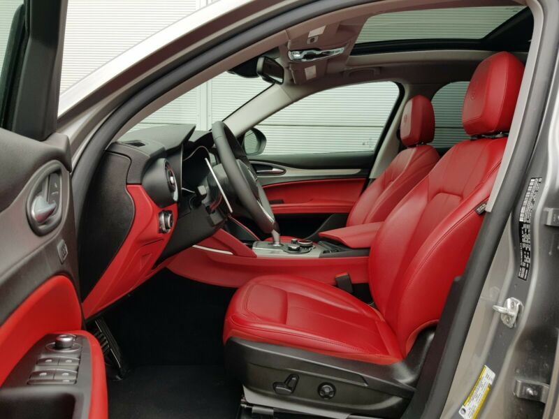 Alfa Romeo Stelvio • 2018 • 27,000 km 9