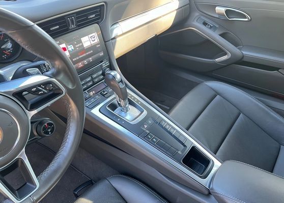 Porsche 911 Carrera • 2016 • 34,300 km 4