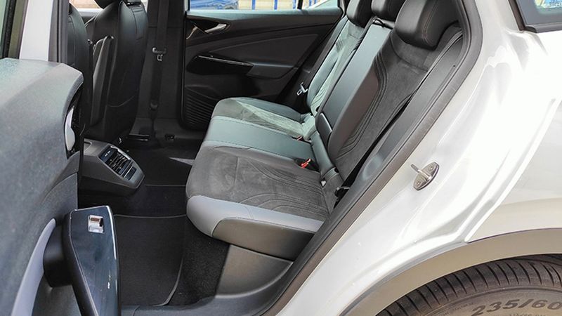 Volkswagen ID.4 • 2022 • 33,553 km 8