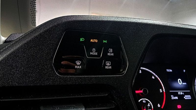 Volkswagen Caddy • 2023 • 25,498 km 19