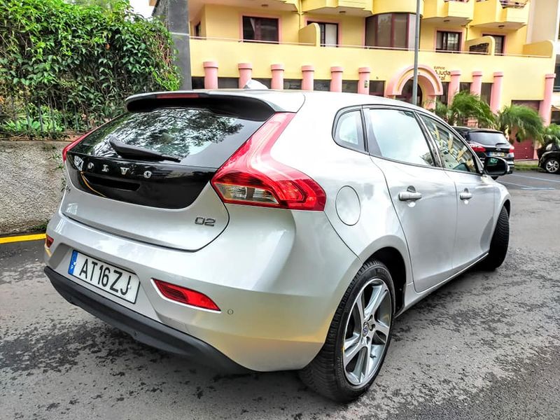 Volvo V40 • 2015 • 60,000 km 4