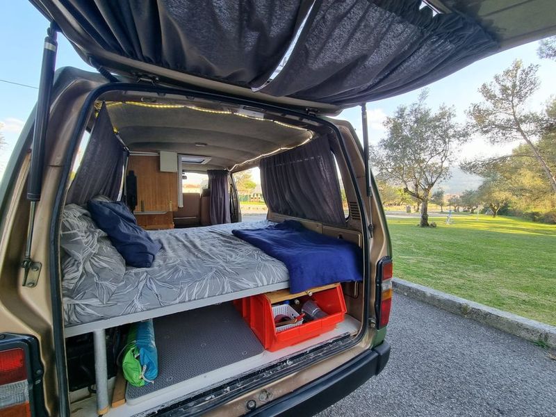 Toyota Hiace • 1989 • 216,000 km 3