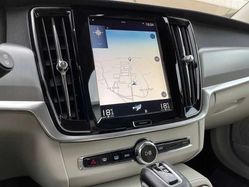 Volvo V90 • 2016 • 178,000 km 15