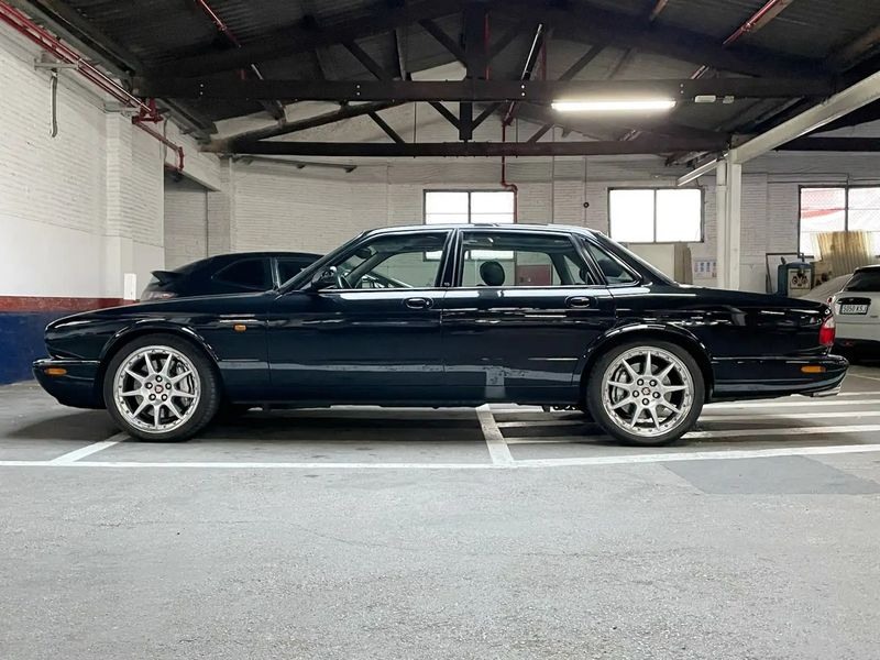 Jaguar XJR • 2002 • 97,500 km 7