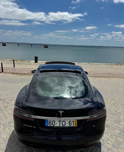 Tesla Model S • 2017 • 85,000 km 3