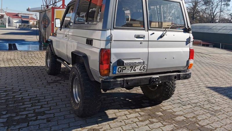 Toyota Land Cruiser • 1988 • 120,000 km 3