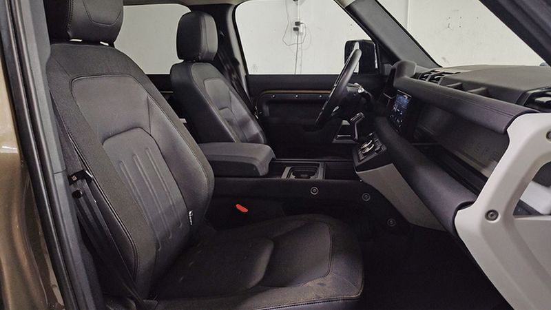 Land Rover Defender • 2020 • 53,363 km 12