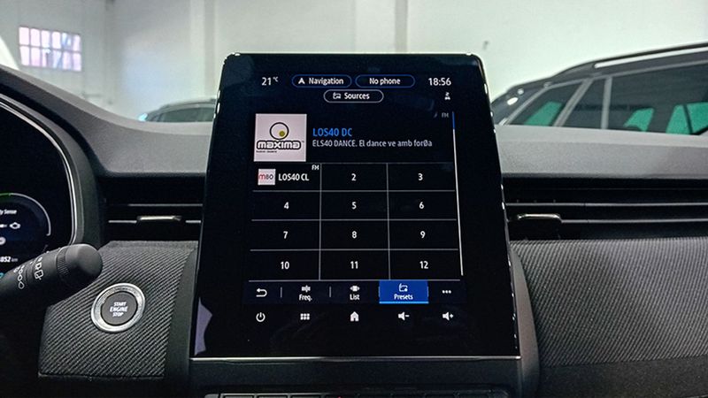 Renault Clio • 2023 • 10,831 km 40