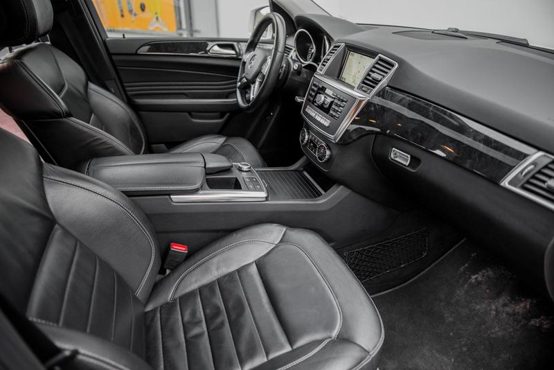 Mercedes-Benz ML350 • 2013 • 215,000 km 3