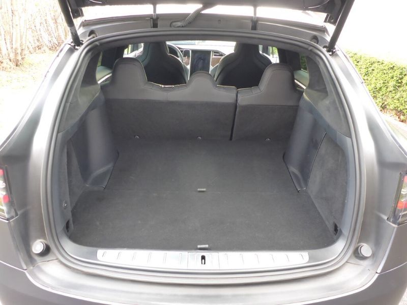 Tesla Model X • 2018 • 79,000 km 6