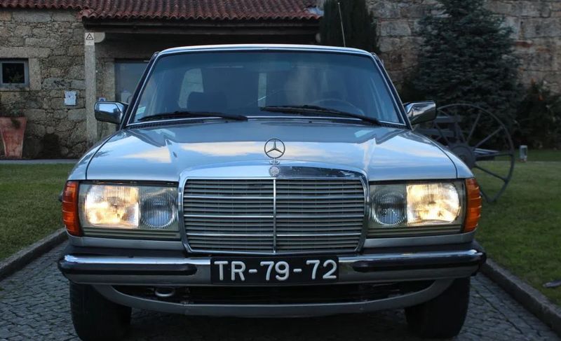 Mercedes-Benz 200 - 300 • 1982 • 453,000 km 1