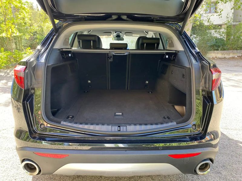 Alfa Romeo Stelvio • 2019 • 125,000 km 5