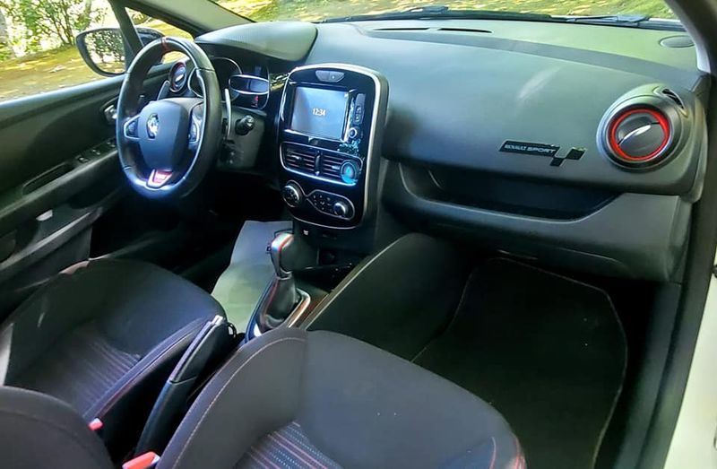 Renault Clio • 2015 • 60,000 km 6