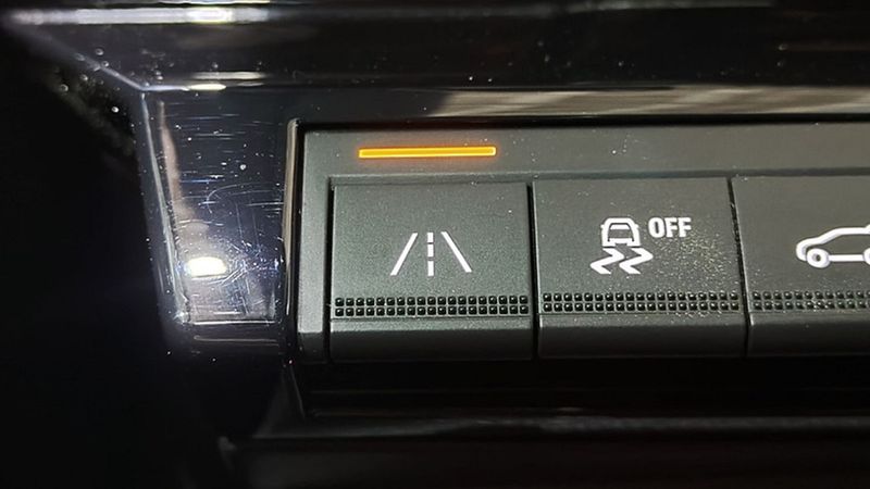 Renault 10 • 2023 • 48,502 km 12