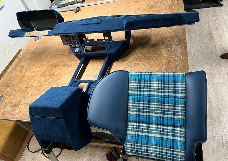 Land Rover LR2 • 1993 • 100,000 km 3