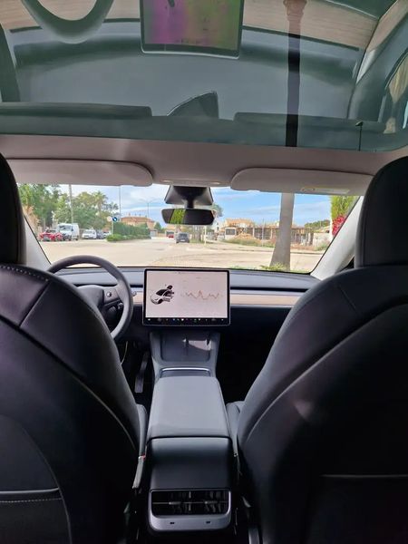 Tesla Model Y • 2022 • 16,087 km 4