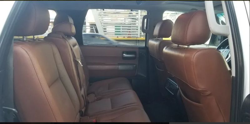 Toyota Sequoia • 2015 • 120,000 km 6