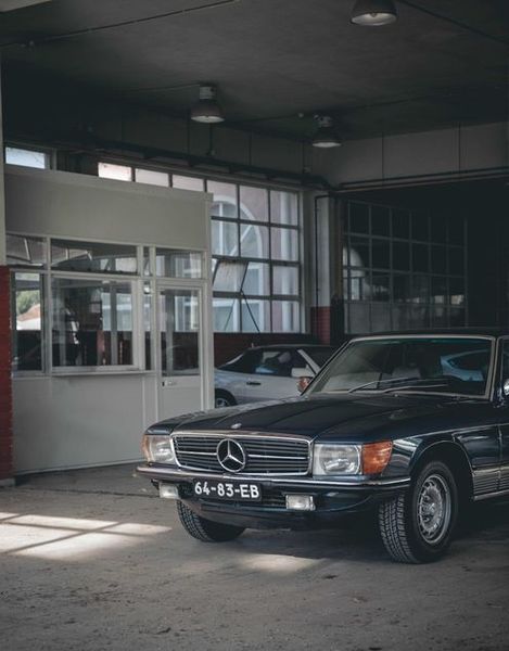 Mercedes-Benz SLC • 1982 • 185,000 km 4