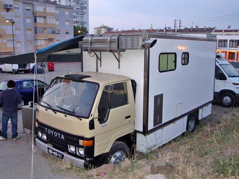 Toyota Dyna • 1998 • 8,000 km 3