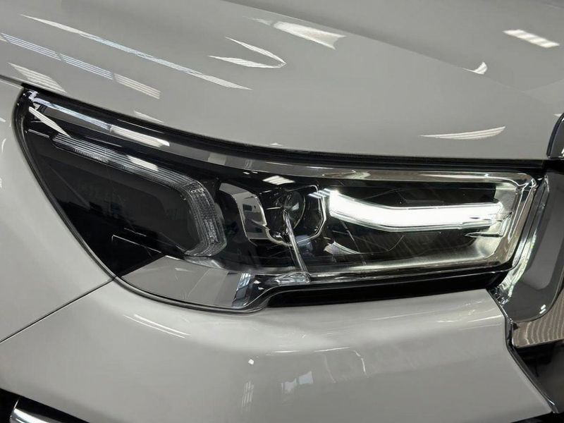 Toyota Hilux • 2025 • 12 km 4