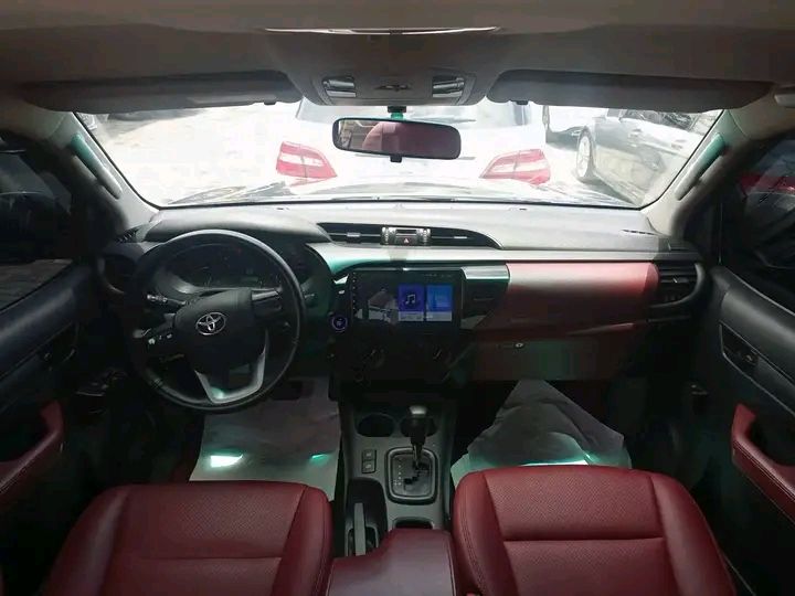 Toyota Hilux • 2018 • 50,000 km 2