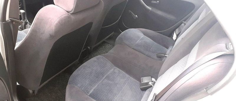 Honda Civic • 1999 • 200,000 km 3