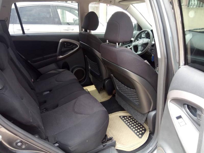 Toyota RAV4 • 2008 • 32,000 km 6