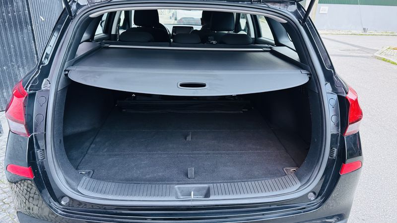 Hyundai i30 CW • 2024 • 12,100 km 13