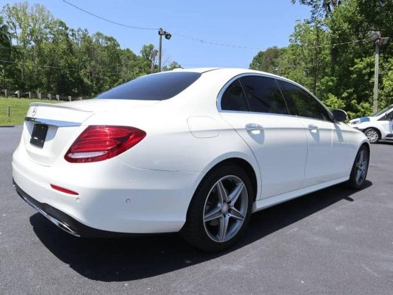 Mercedes-Benz 230 - 300 CE Coupé • 2021 • 20,700 km 3