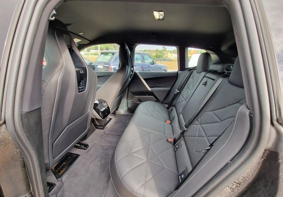 BMW X1 • 2023 • 48,500 km 10