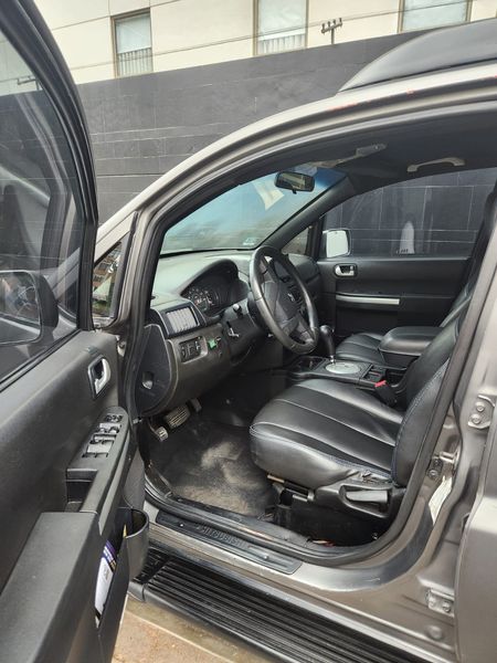 Mitsubishi Endeavor • 2009 • 118,600 km 6