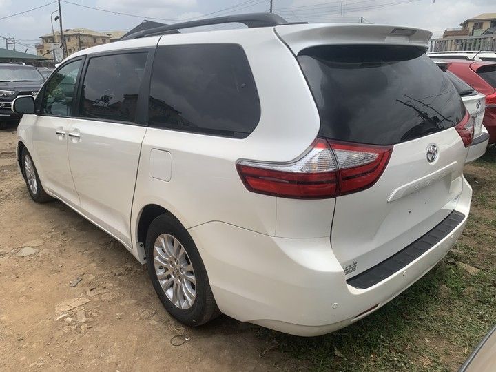 Toyota Sienna • 2016 • 21 km 2