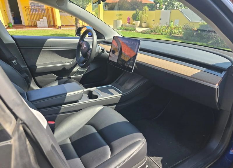 Tesla Model 3 • 2021 • 124,000 km 11