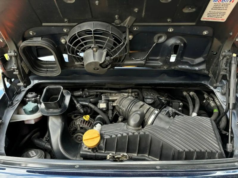 Porsche 911 • 1998 • 240,000 km 7