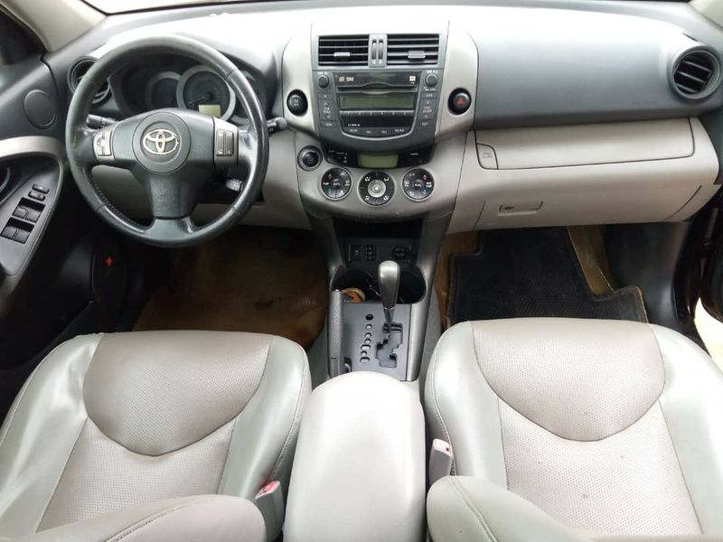 Toyota RAV4 • 2011 • 32 km 2