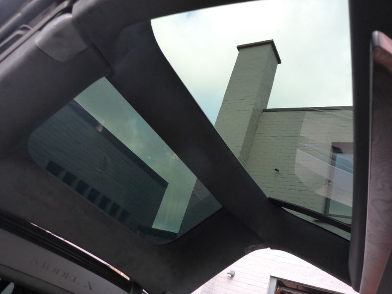 Tesla Model X • 2018 • 79,000 km 5