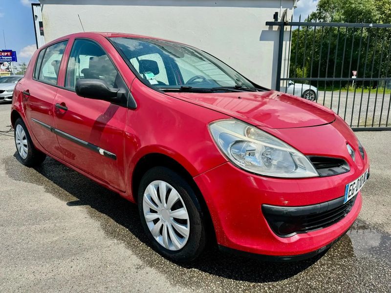 Renault Clio • 2006 • 228,317 km 1