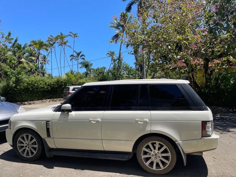Land Rover Range Rover • 2011 • 154,000 km 2