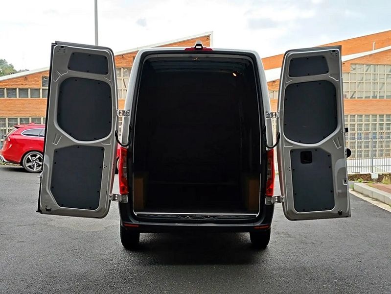 Mercedes-Benz Sprinter • 2022 • 61,000 km 10