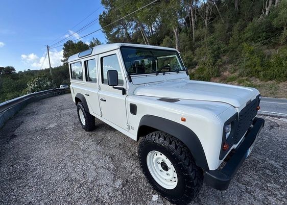Land Rover Defender • 1998 • 72,000 km 3