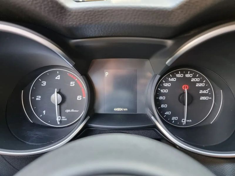 Alfa Romeo Stelvio • 2018 • 45,500 km 11